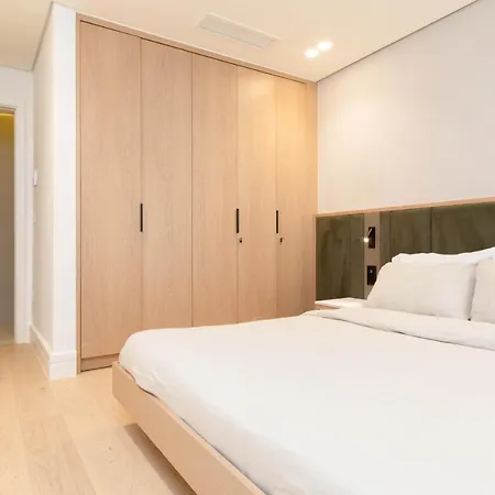 F & B Collection - Luxury Seafront 2 Bedroom *