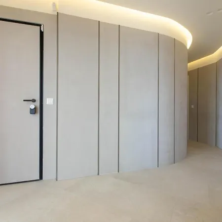 F & B Collection - Luxury Seafront 2 Bedroom *