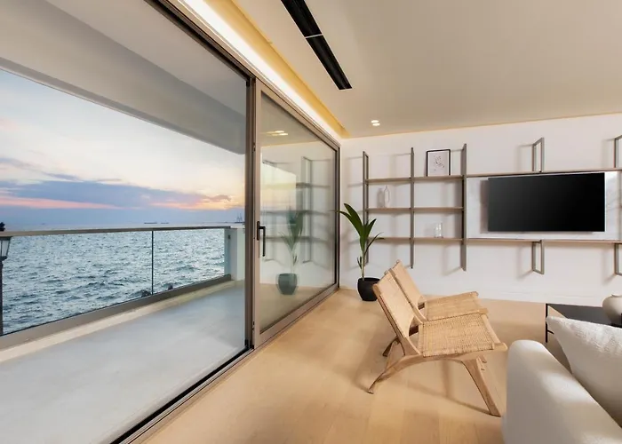 F & B Collection - Luxury Seafront 2 Bedroom Daire *