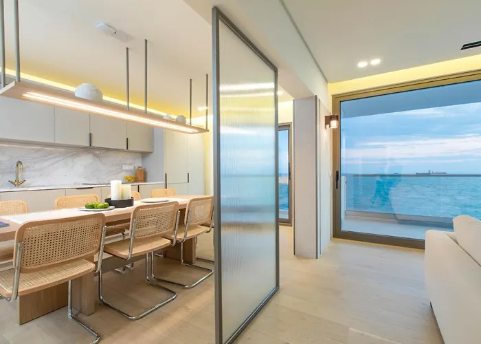 Daire F & B Collection - Luxury Seafront 2 Bedroom Selanik