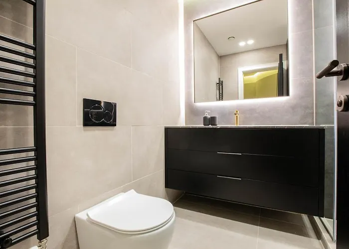 F & B Collection - Luxury Seafront 2 Bedroom Daire *