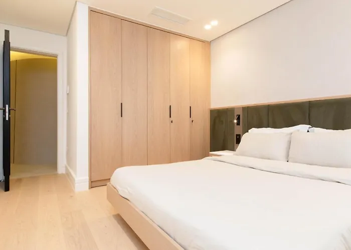 F & B Collection - Luxury Seafront 2 Bedroom *