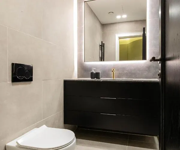 F & B Collection - Luxury Seafront 2 Bedroom Daire *