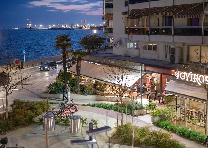 Daire F & B Collection - Luxury Seafront 2 Bedroom Selanik