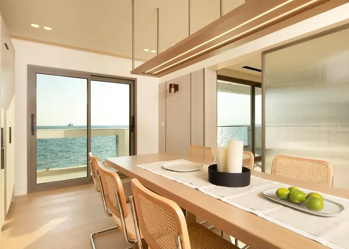 Daire F & B Collection - Luxury Seafront 2 Bedroom *