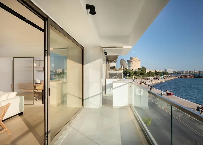 Daire F & B Collection - Luxury Seafront 2 Bedroom *